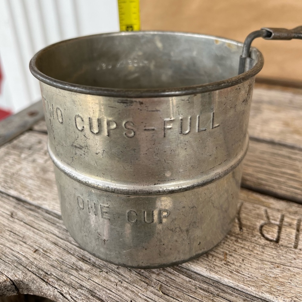 Vintage Kitchen 1 Cup 2 Cup Metal Tin Hand Held Manual Flour Sifter Shaker USA